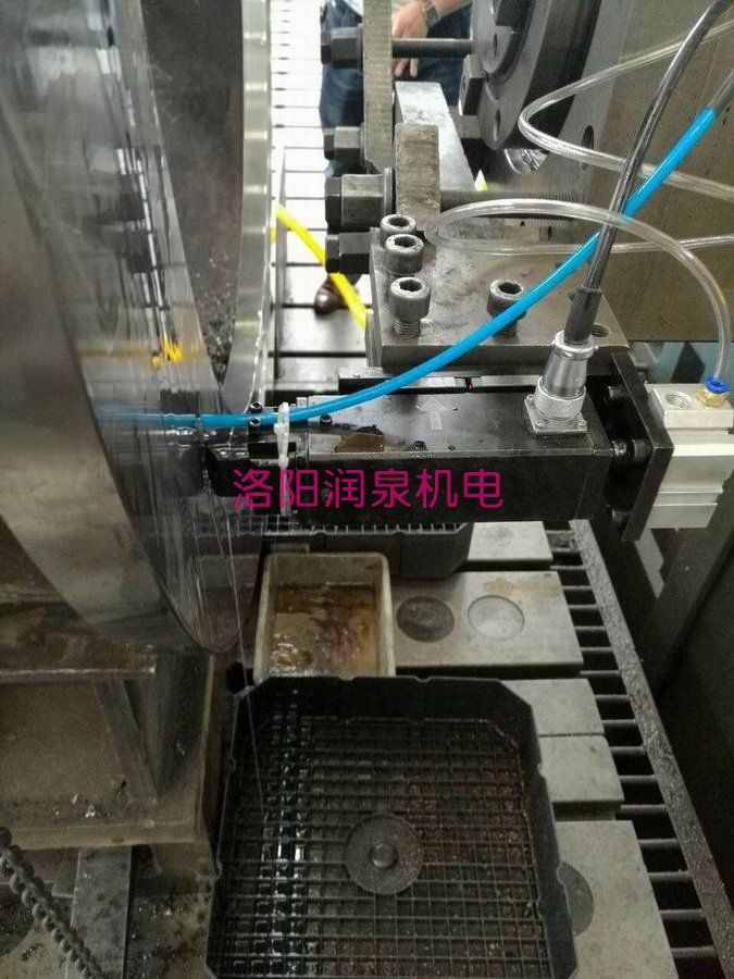 电致伸缩精整装置加工现场